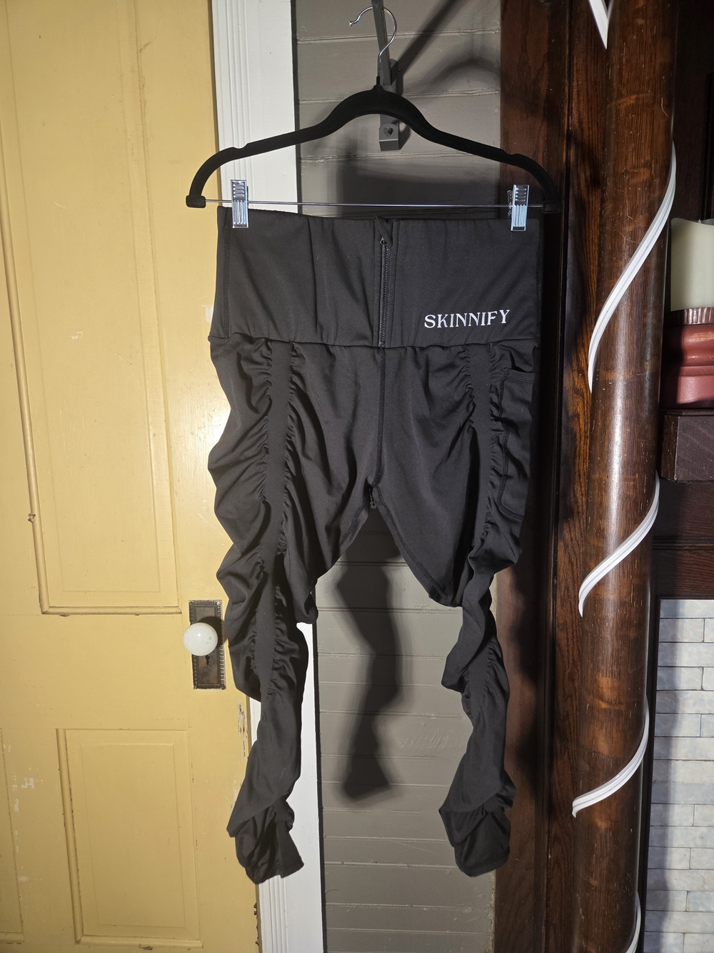 SKINNIFY Black Resistance Band Leggings